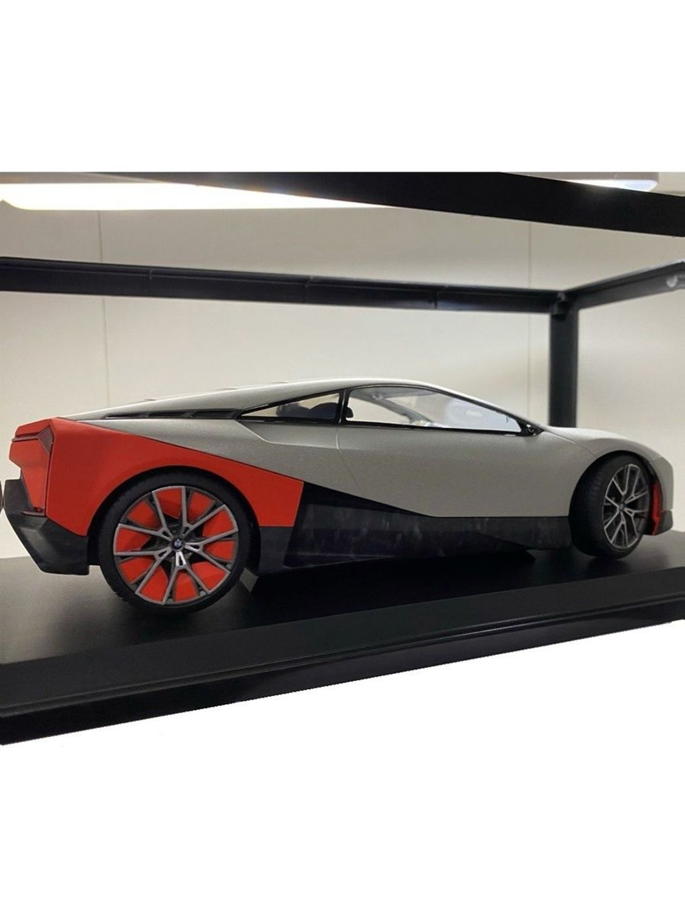 Модель BMW масштабная Vision M next 2019 1:18