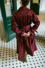 Бордовый тренч