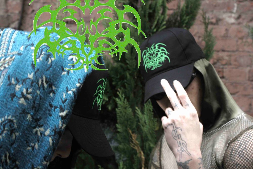 Кепка Out Block Toxic Heart черная