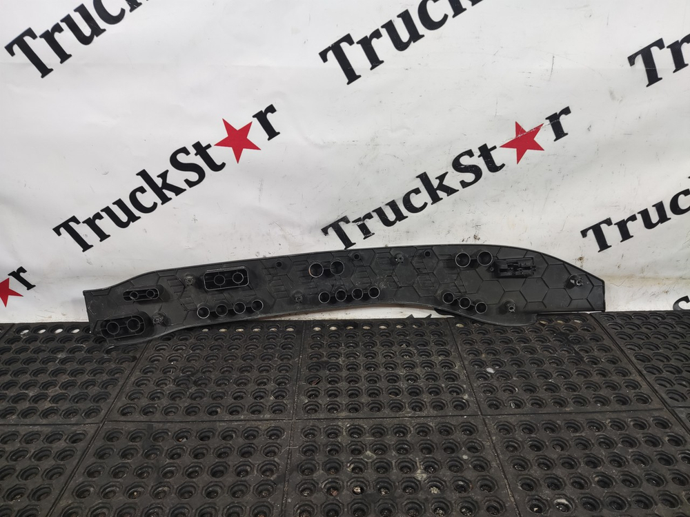 Накладка порога правая 2023г.