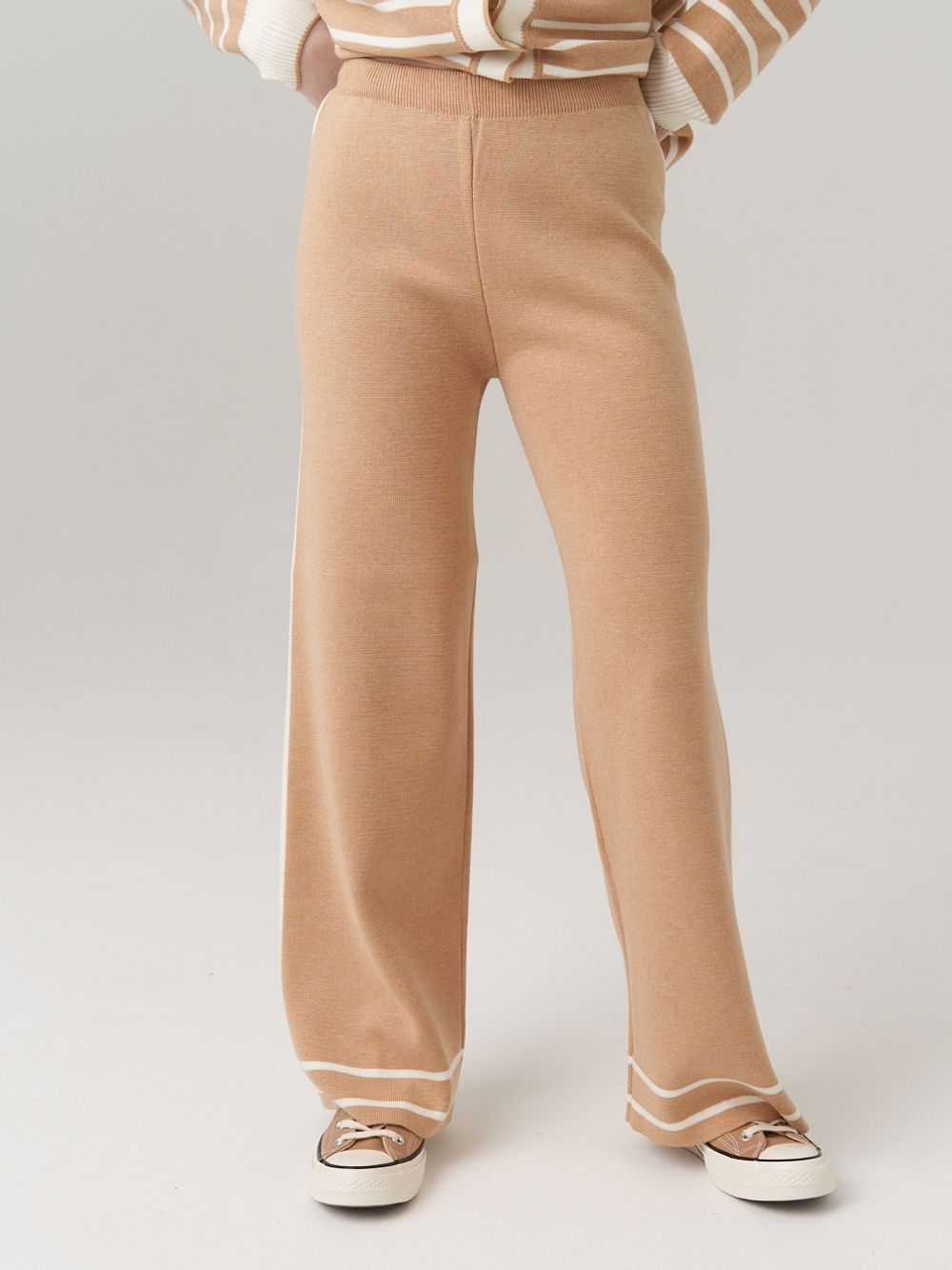 АТ570-1 Брюки для девочки сахара