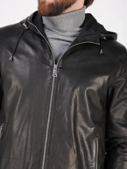 Кожаная куртка демисезонная с капюшоном