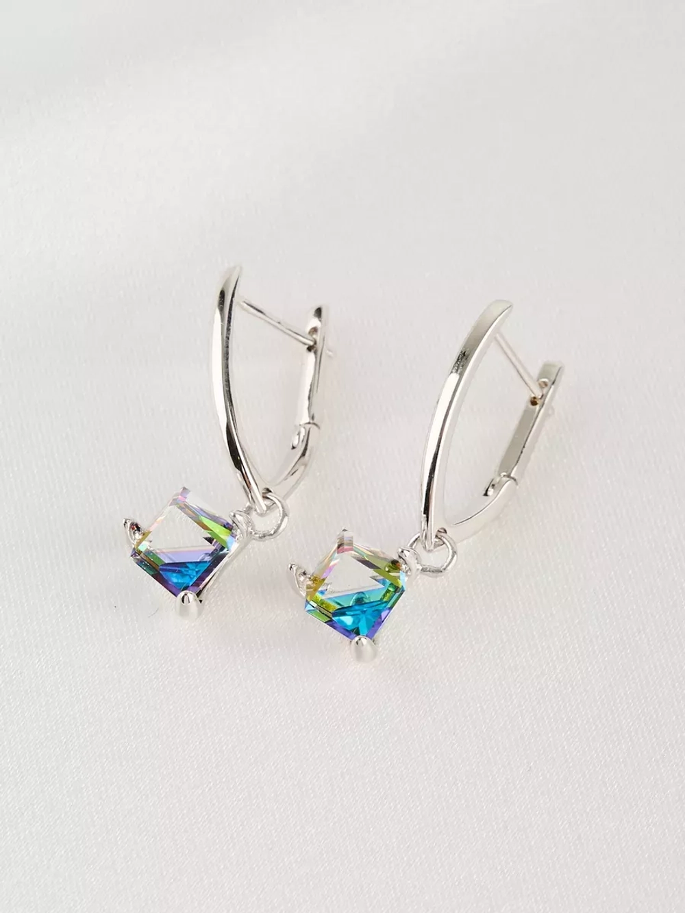Серьги-подвески Миражи с зеленым кубиком Swarovski