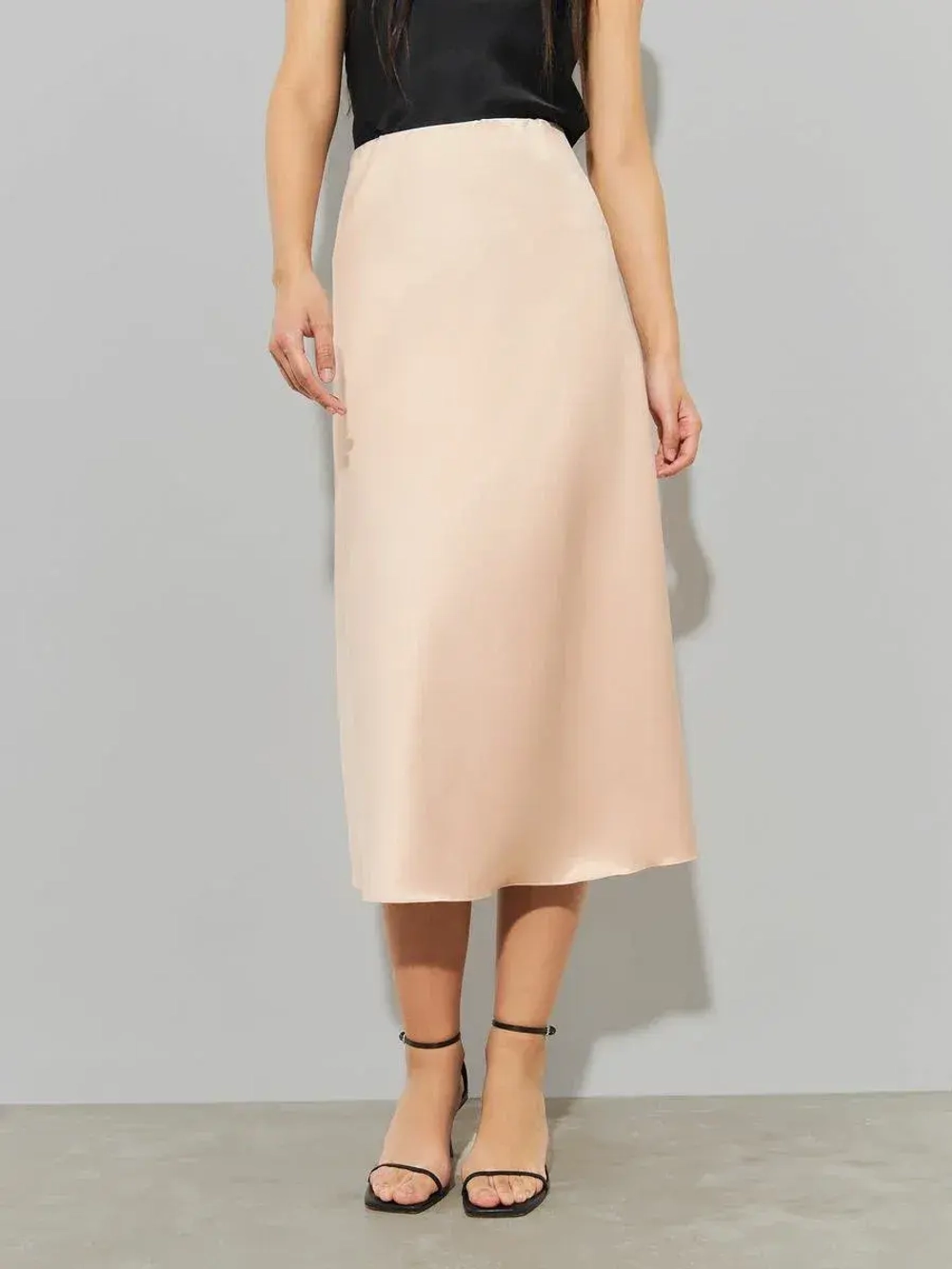 Юбка весенняя, бежевая, атласная, на резинке