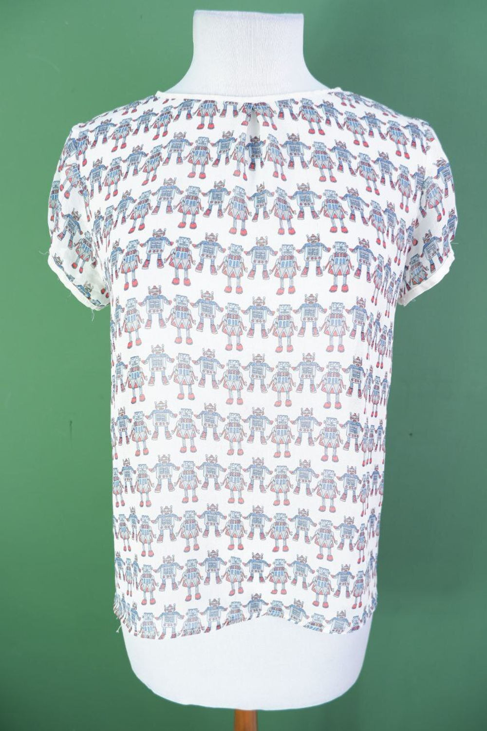 Блузка с веселым принтом, чтобы подчеркнуть индивидуальность 46 размер