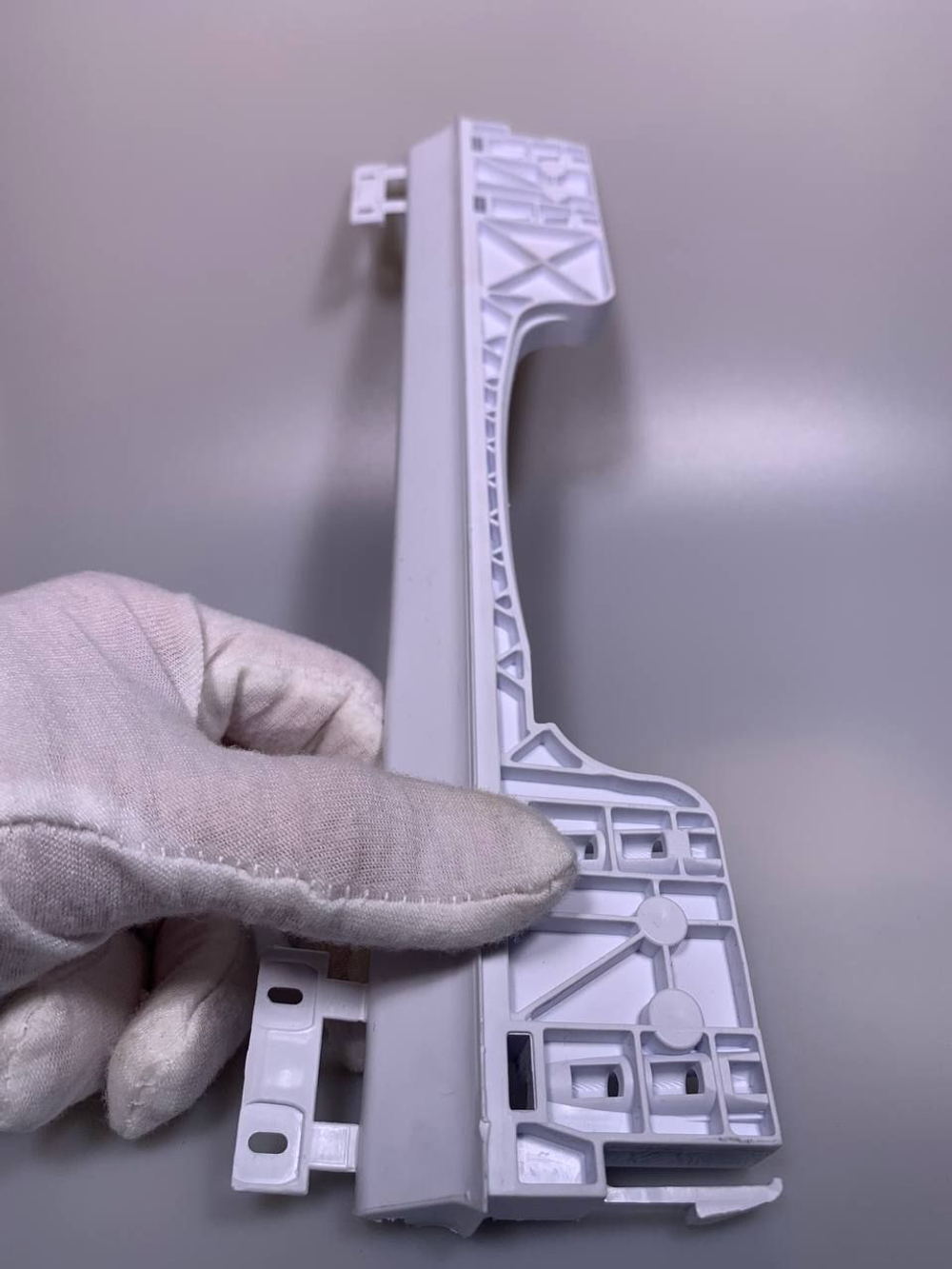 Петля - пружина дверки Indesit Ariston C00087073 + скобы + шурупы