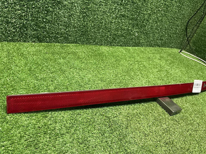 Катафот центральный Hyundai Santa Fe 4 TM (20-24)