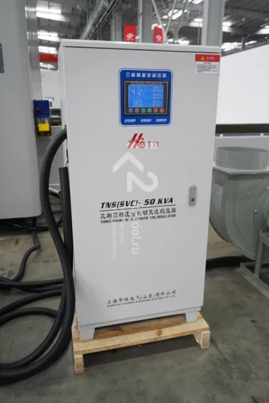 Лазерный станок HGTECH SMART4015PRO с защитной кабиной и сменным столом для резки листов металла