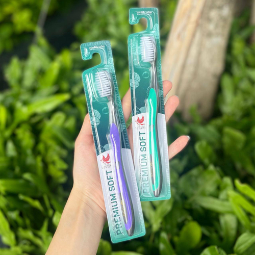 Зубная щетка с угольной щетиной Нок Тай Nok Thai Toothbrush