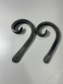 Кованый элемент "запятая"160х90 квадрат полнотелый 10х10мм