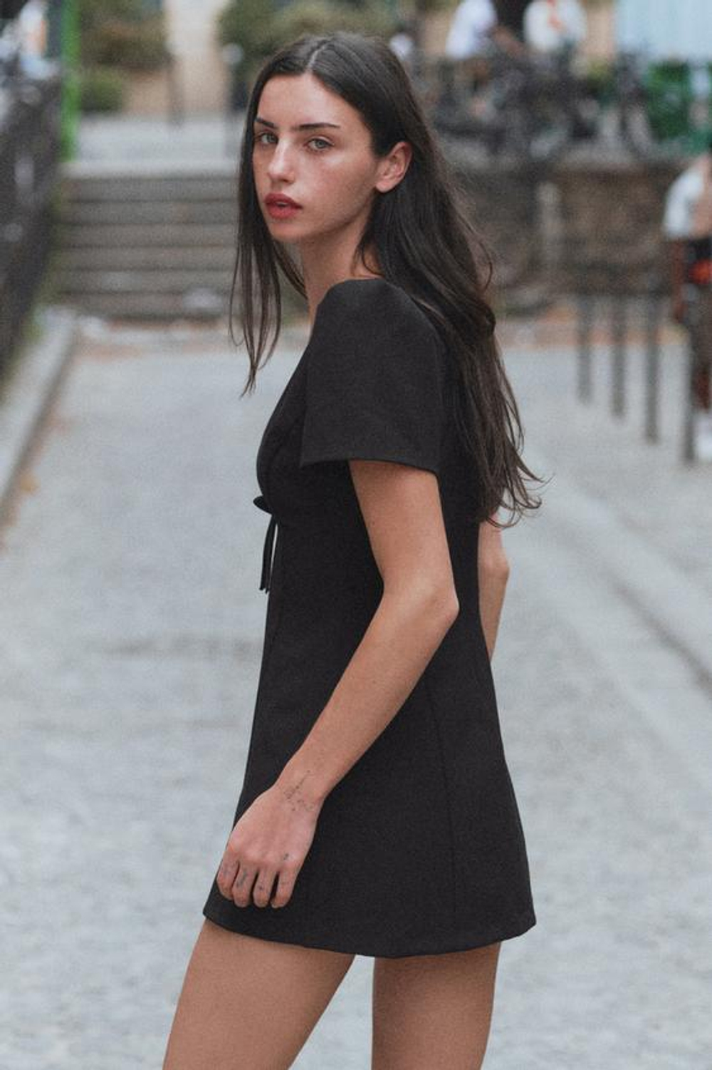 ZARA МИНИ-ПЛАТЬЕ С БАНТОМ, ЧЕРНЫЙ