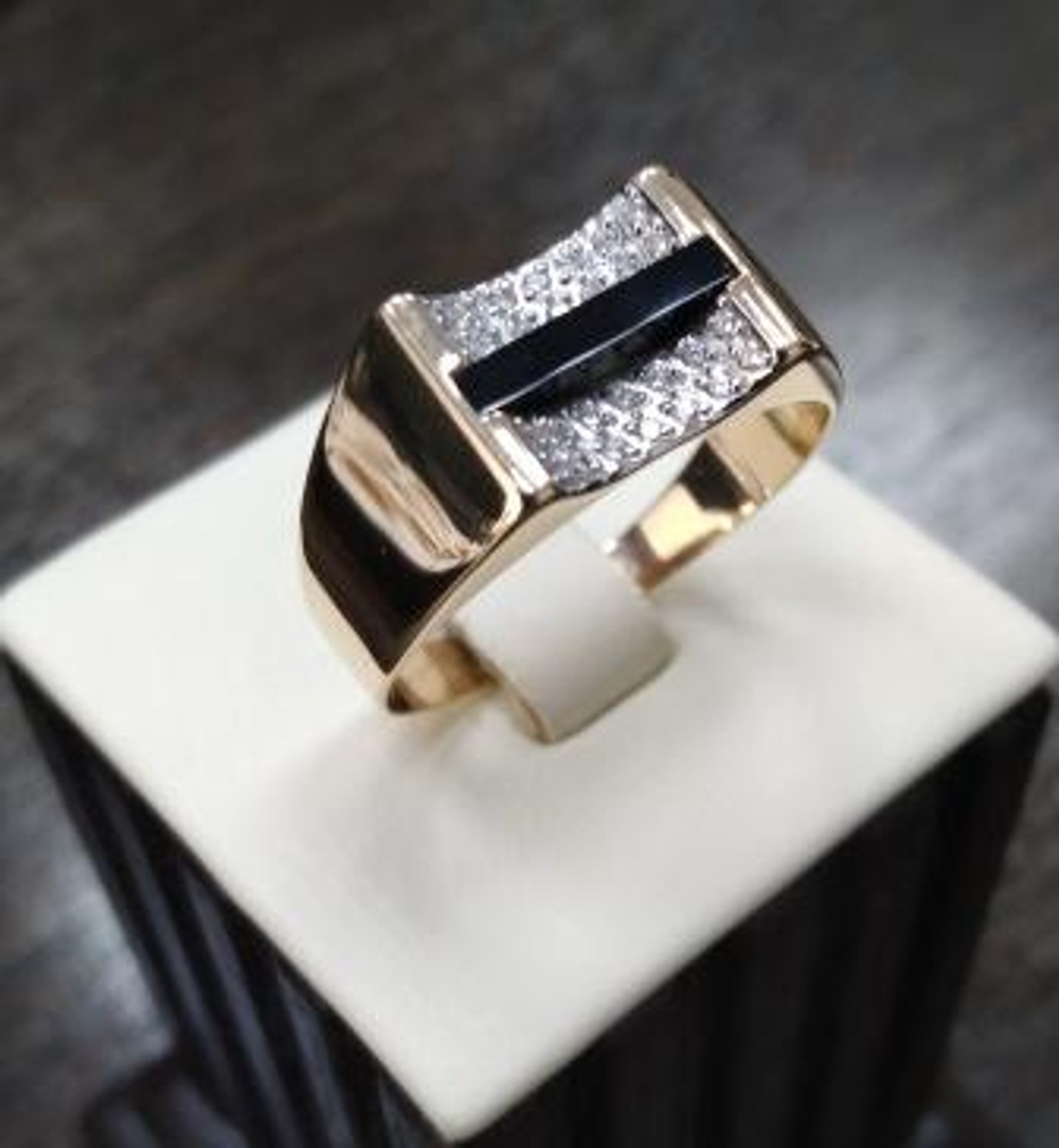 Кольцо из золота с ониксом