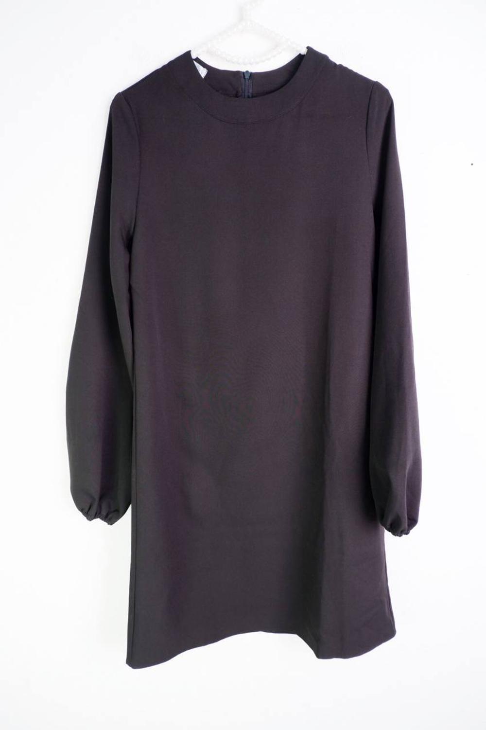 Платье Nao Me лаконичное, визуально на 40 размер