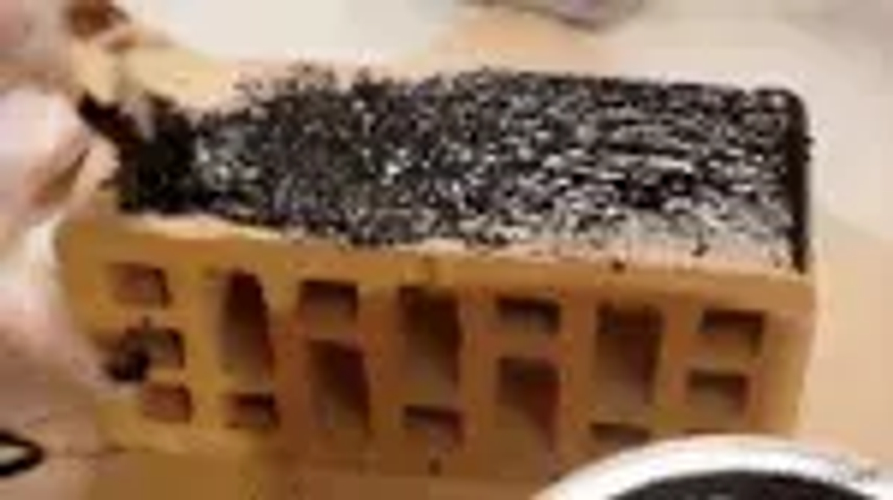 Мастика гидроизоляционная черная с кусочками резины для ремонта кровли, терасс, крыш, фундамента 2 кг FARBITEX