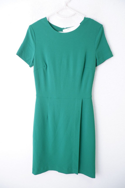 Платье Magda однотонное 44 размер, новое