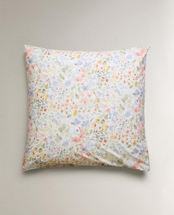 ZARA HOME НАВОЛОЧКА С ЦВЕТОЧНЫМ ПРИНТОМ, ЖЕЛТОВАТО-БЕЛЫЙ