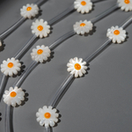 Ромашка из белого перламутра морских ракушек 10мм, сквозное отверстие