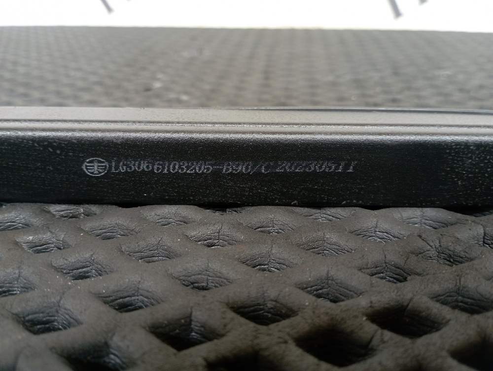 Направляющая стекла двери левой 2023г