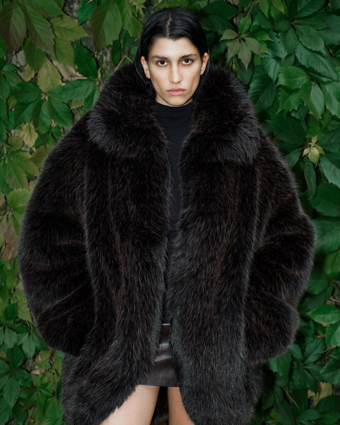 Шуба из экомеха темно-коричневая