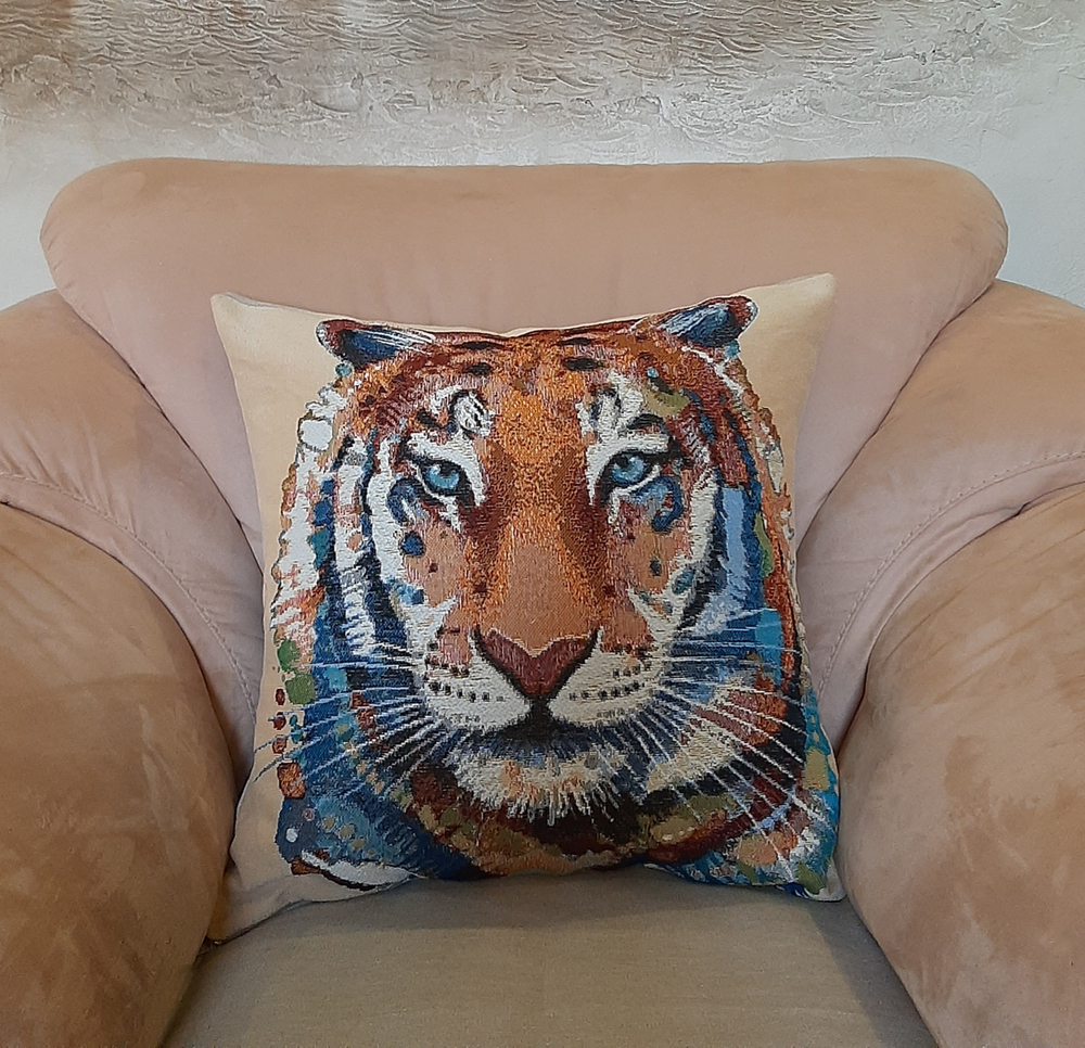 Наволочка гобеленовая декоративная для интерьерной подушки Бенгальский тигр 47х47