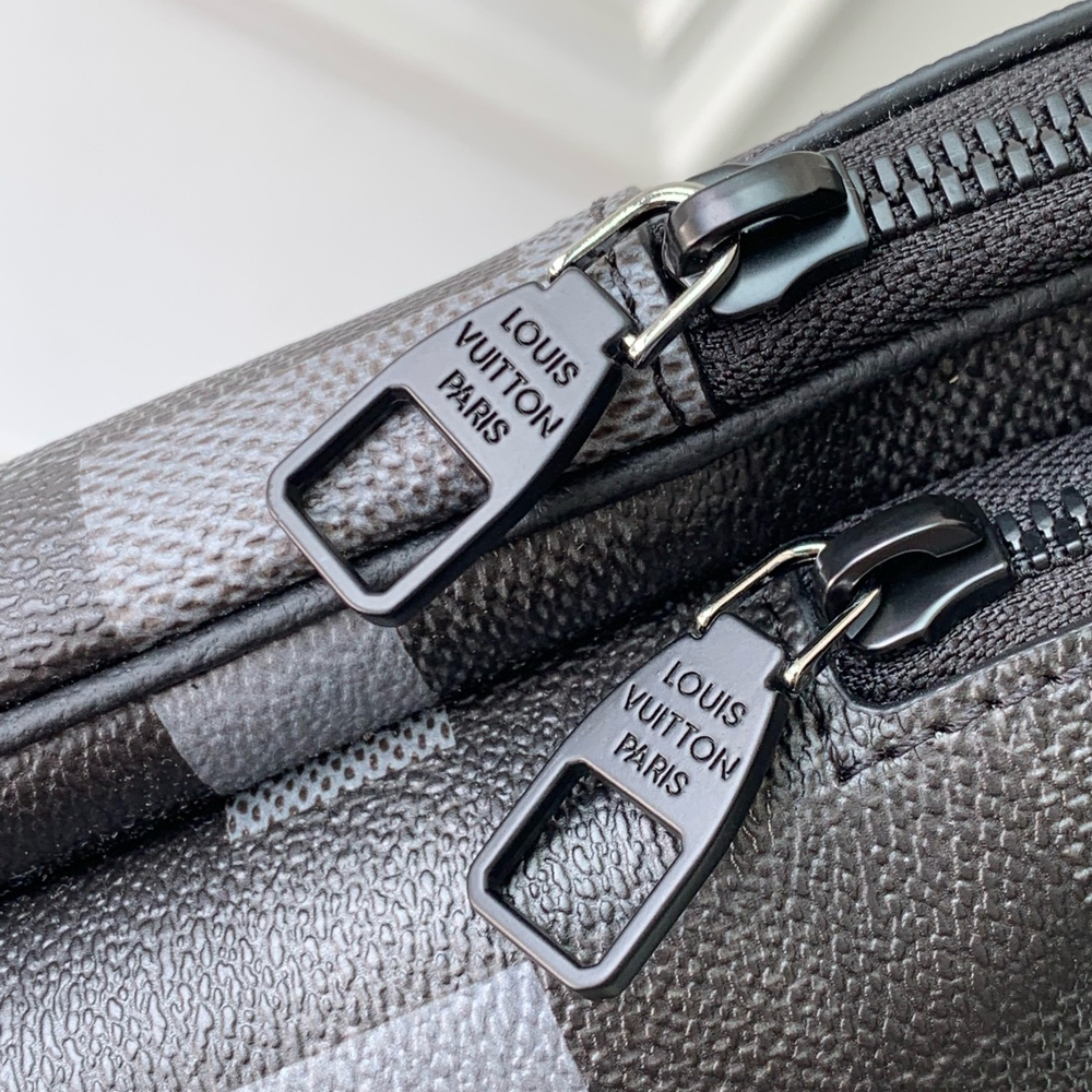 Louis Vuitton Avenue Slingbag