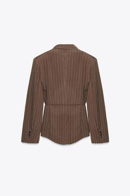 ZARA БЛЕЙЗЕР В ПОЛОСКУ С ПОДПЛЕЧНИКАМИ И ТОНКИМ ПОЯСОМ, КОРИЧНЕВЫЙ/ЭКРЮ