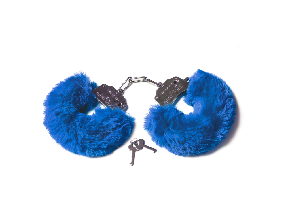 Шикарные наручники с пушистым синим мехом