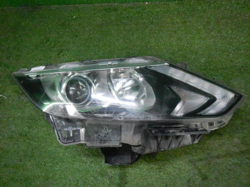 Битая Фара правая Nissan Qashqai J11 (2013-2019) галоген
