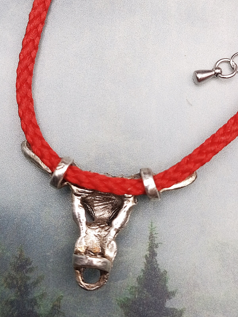 Красная нить от сглаза "Череп быка"