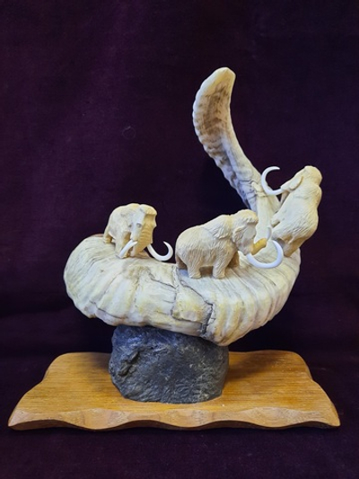 Композиция "Три мамонта", рог лося, рог барана, кость мамонта