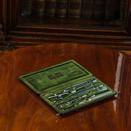 Винтажный набор чертежных инструментов