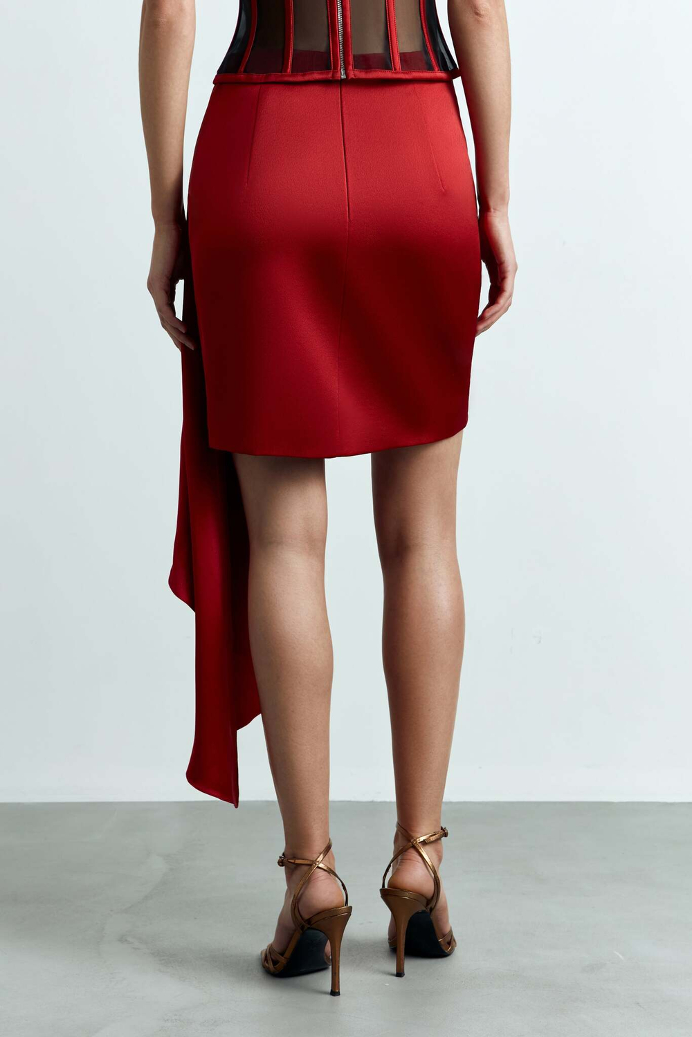 Драпированная мини-юбка из сатина с воланом