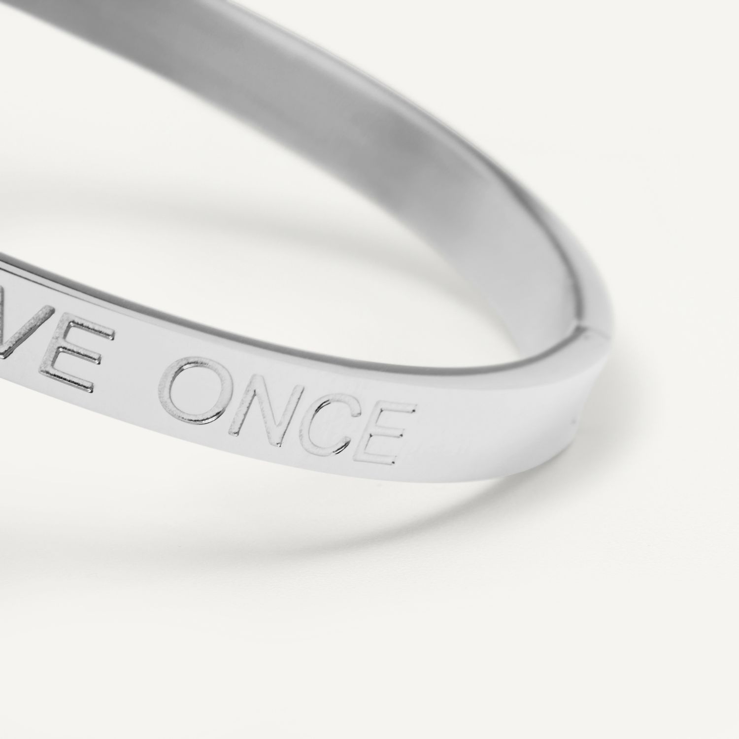 Браслет You Only Live Once – Here And Now (Ты живешь лишь раз – Здесь и сейчас)