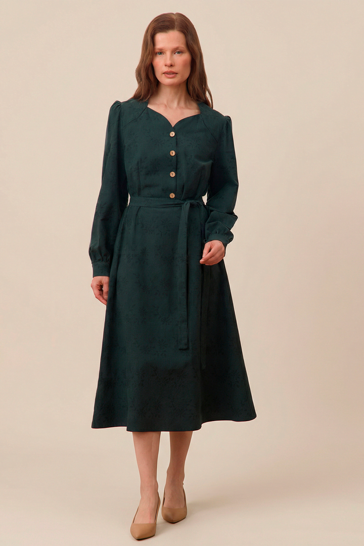 Платье с вырезом-сердечко