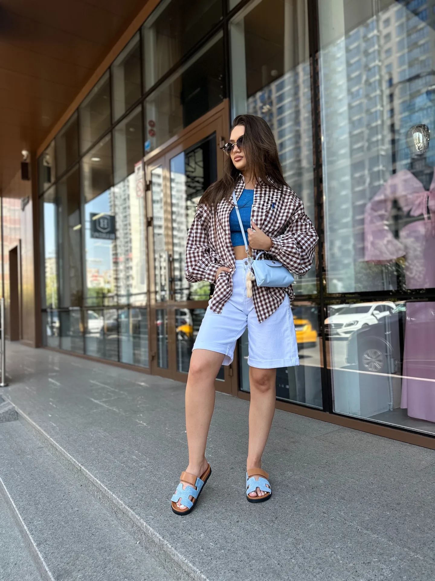 Джинсовые шорты бермуды Denim 9196 однотонные с необработанным краем снизу