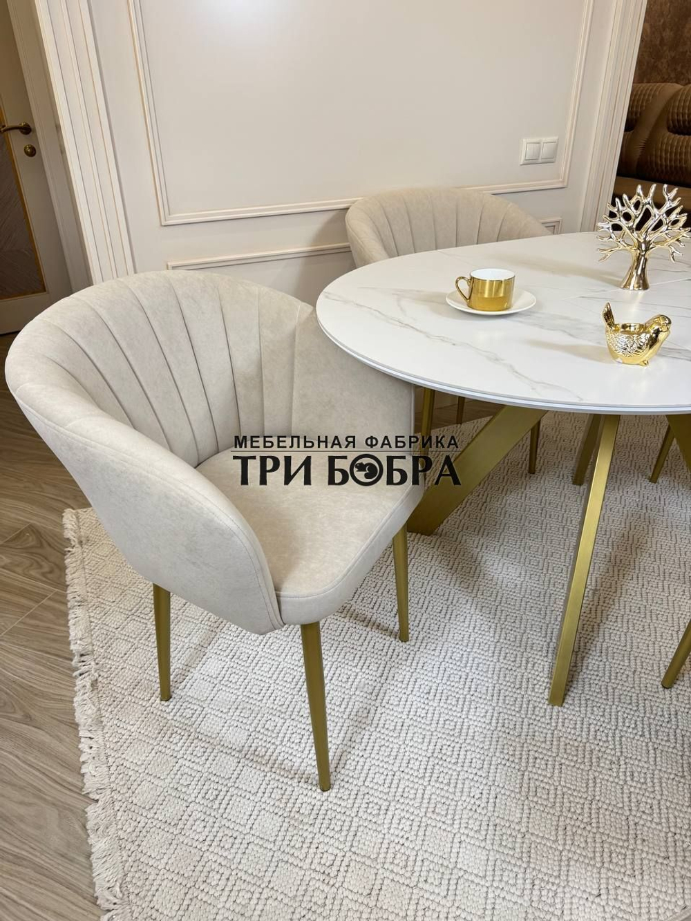 Круглый раздвижной стол "Бонжур", керамогранит, белый мрамор и стулья "Версаль"