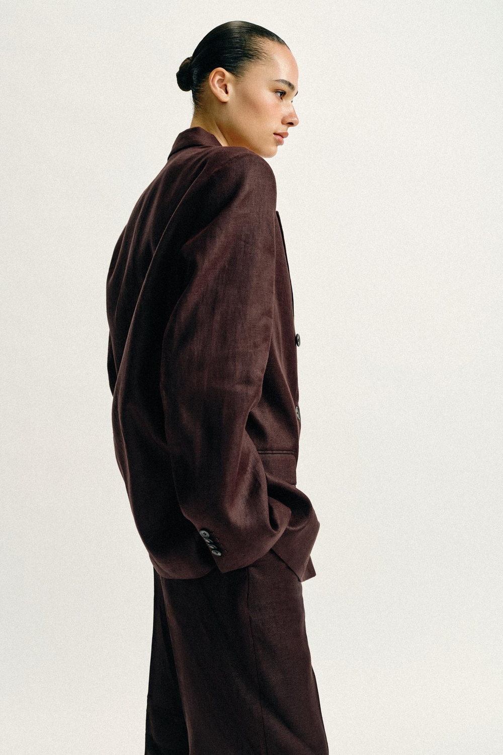 ZARA ДВУБОРТНЫЙ БЛЕЙЗЕР ИЗ 100% ЛЬНА С ПОДПЛЕЧНИКАМИ, КОРИЧНЕВЫЙ