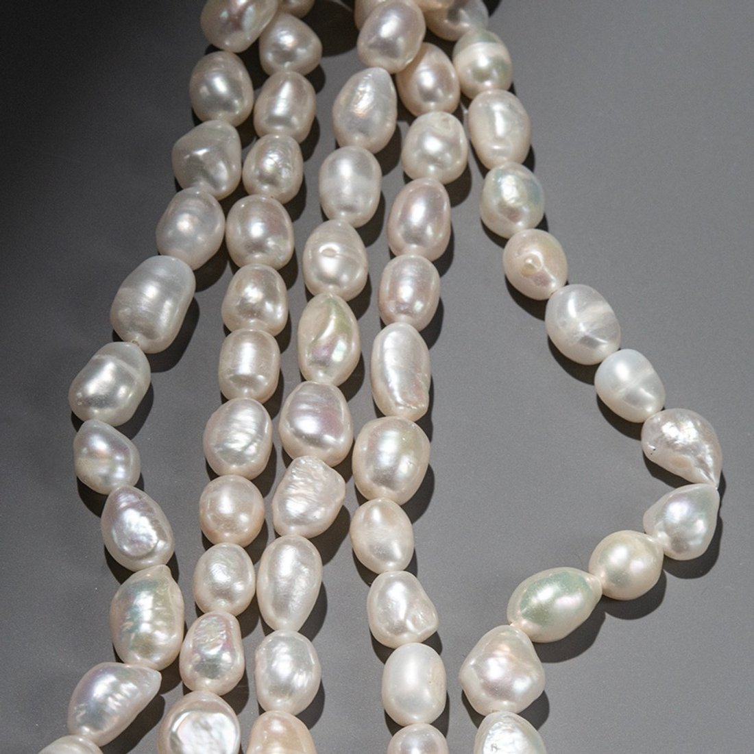 Жемчуг культивированный овальный белый, 9-10*7-8мм