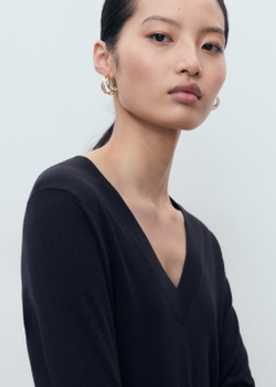 Пуловер тонкой вязки