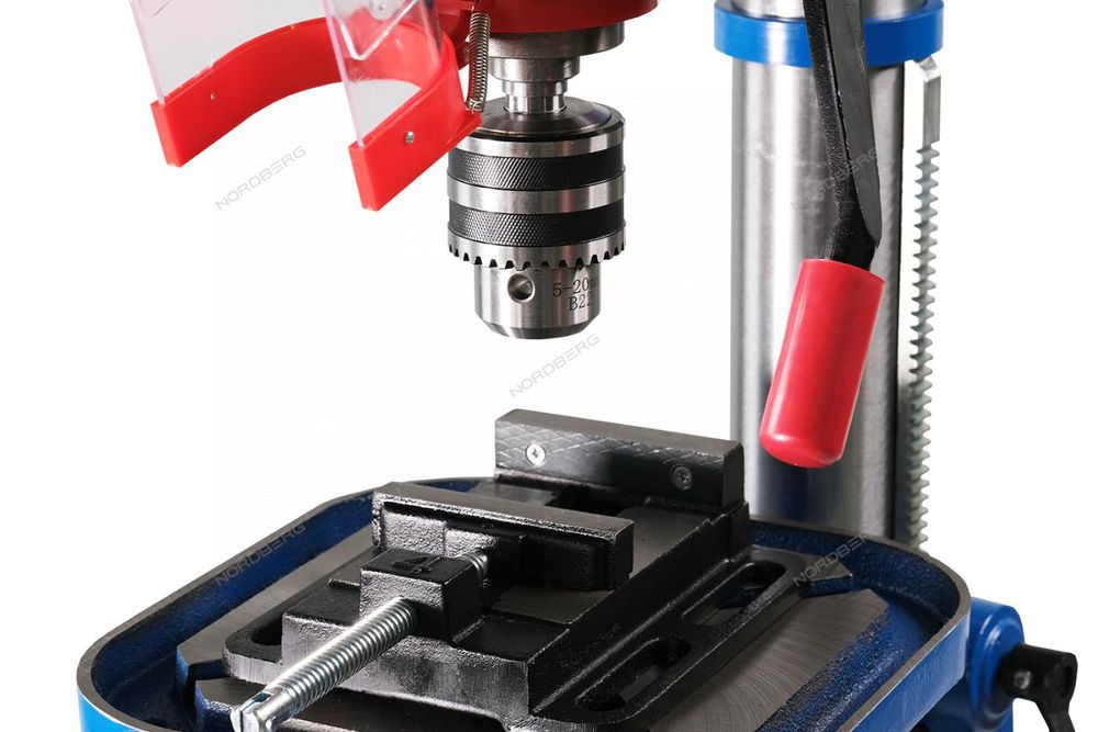 NORDBERG (ND25120) Станок сверлильный (900Вт, 20мм, макс расст до стола 685мм, 12 скоростей, тиски)