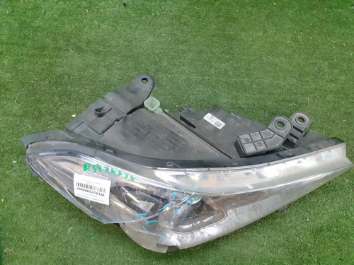 Битая Фара правая Genesis G70 (2017-2021) LED