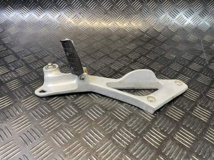 Подножка пассажирская левая Yamaha TDM850 RN03J (с кронштейном) 054006