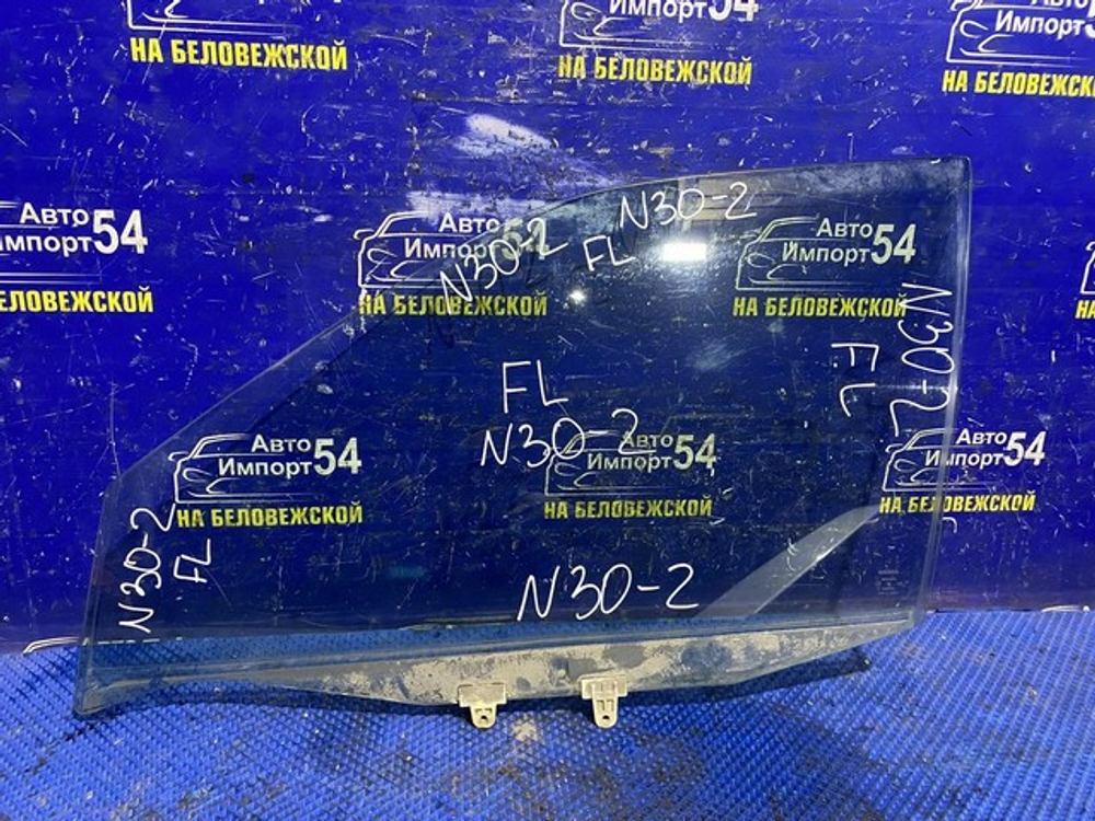 Стекло двери передней левой NISSAN R'NESSA 1997
