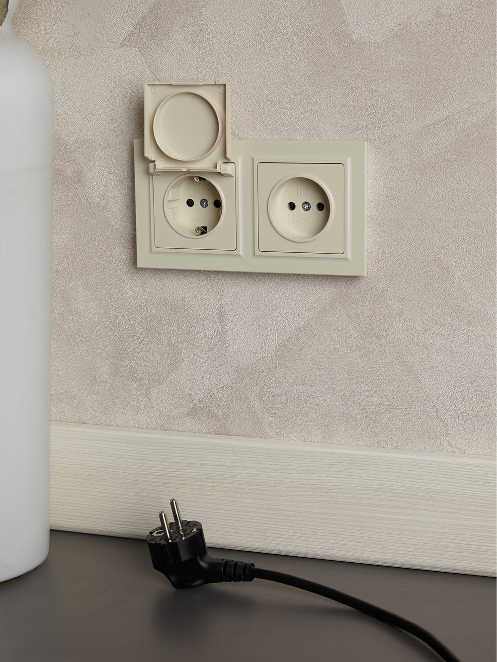 BRITE Рамка 2-местная IP44 РУ-2-БрКр-44 бежевый IEK