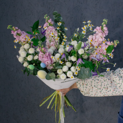 172. Ароматный весенний букет с маттиолой и ромашками