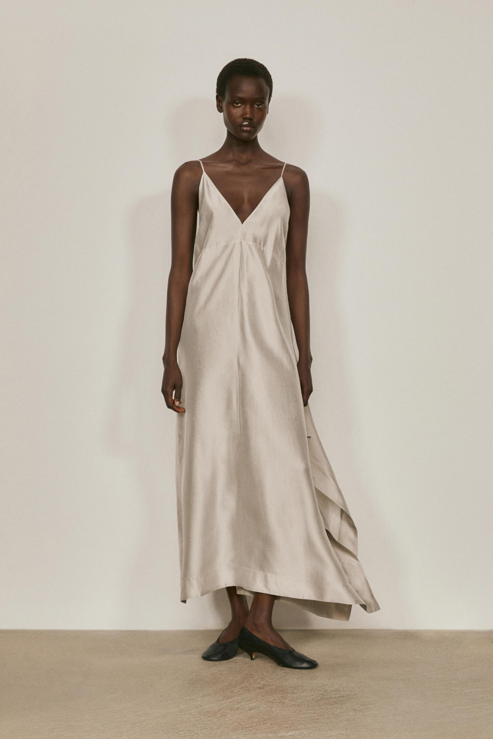 Massimo Dutti Платье-миди с V-образным вырезом и подкладкой - Limited Edition, цвет шампанского