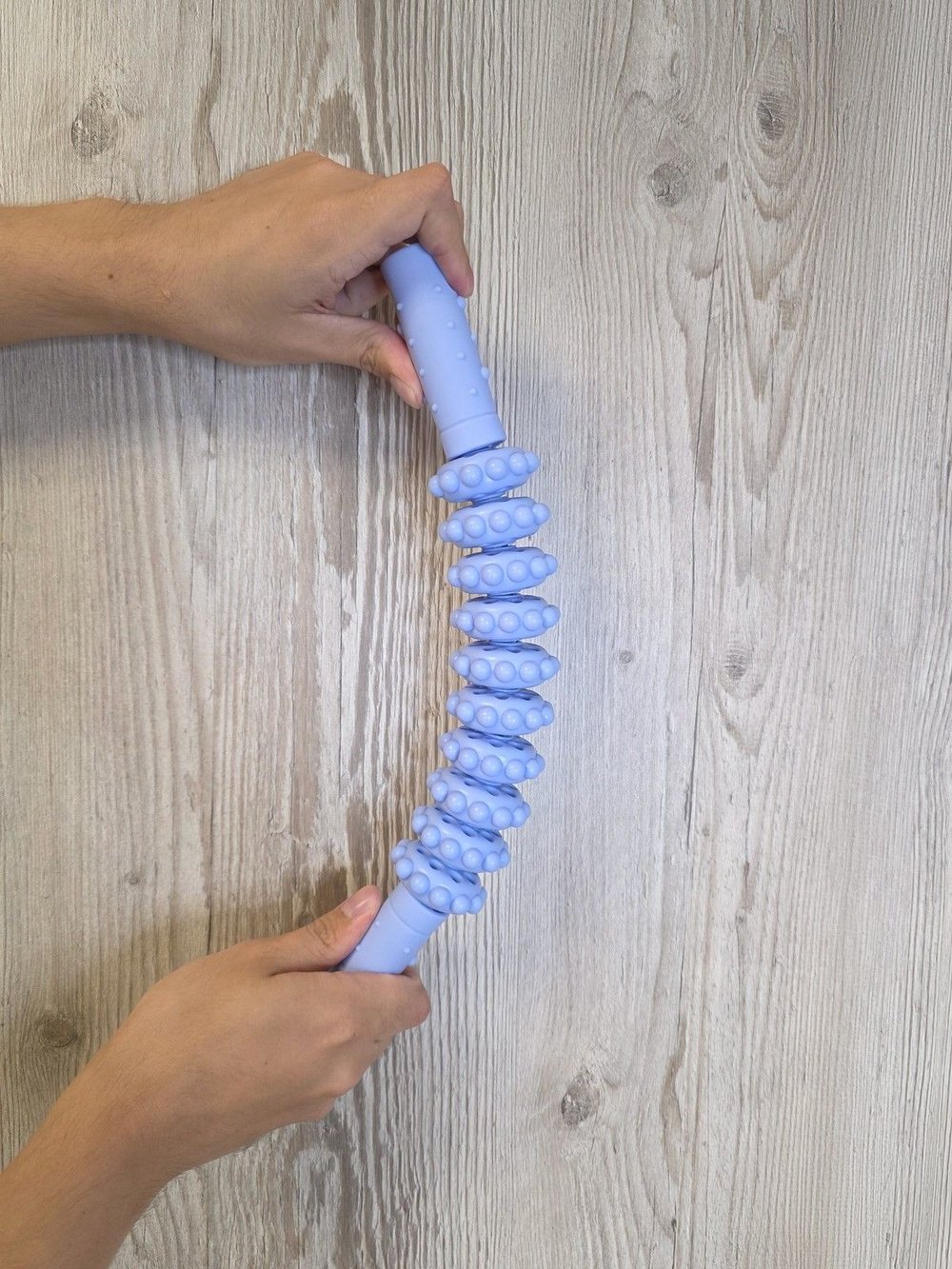 Ручной роликовый массажер для тела 38 см голубой (0038-1)