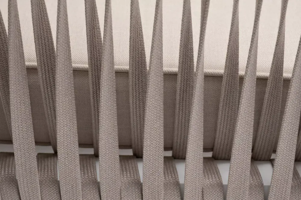 "Касабланка" диван 2-местный плетеный из роупа, каркас алюминий белый муар, роуп бежевый 20мм, ткань бежевая 15052