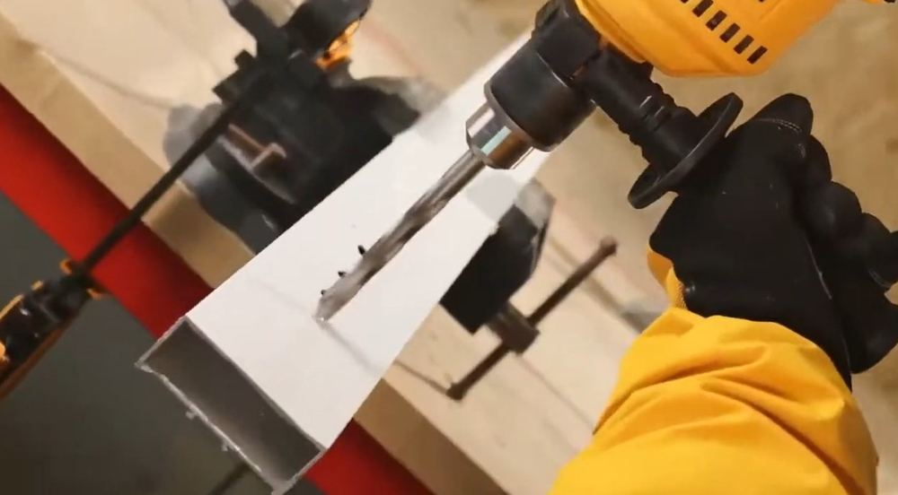 Электрическая дрель ударная INGCO ID6808 680 Вт 1,5-13 мм