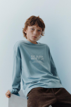 ZARA ФУТБОЛКА С ТЕКСТОВЫМ ПРИНТОМ, ГОЛУБОЙ